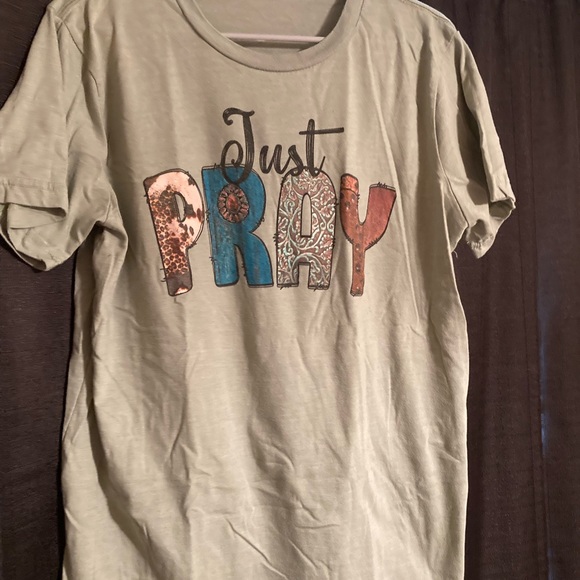 Sage green graphic tee - Picture 1 of 1